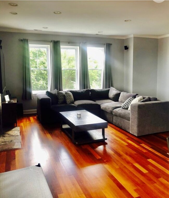 Foto del edificio - 2204 N Natchez Ave