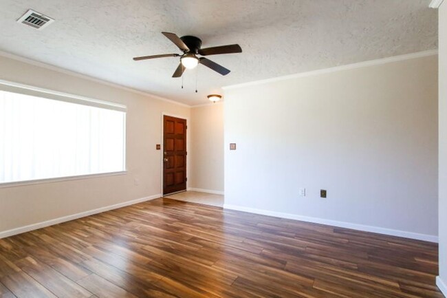 Building Photo - Nice Remodeled 3 Bedroom Home For Rent In ...