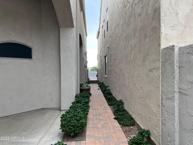 Foto del edificio - 8131 N 13th Wy