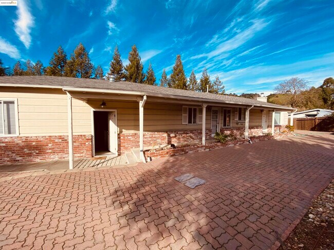 Building Photo - 3540 Deer Hill Rd