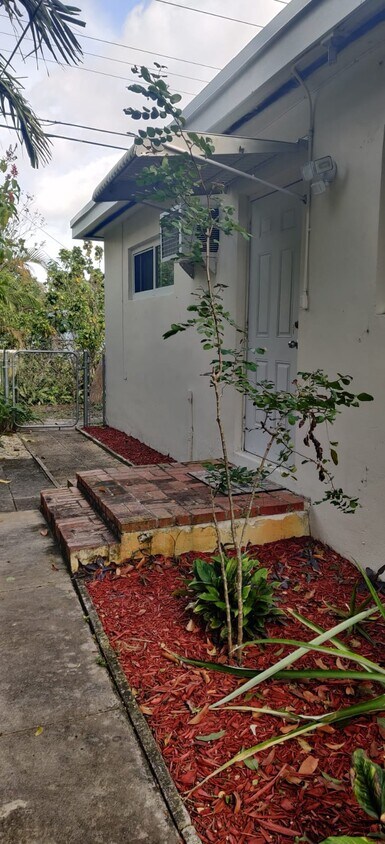 Foto principal - 1511 NE 160th St