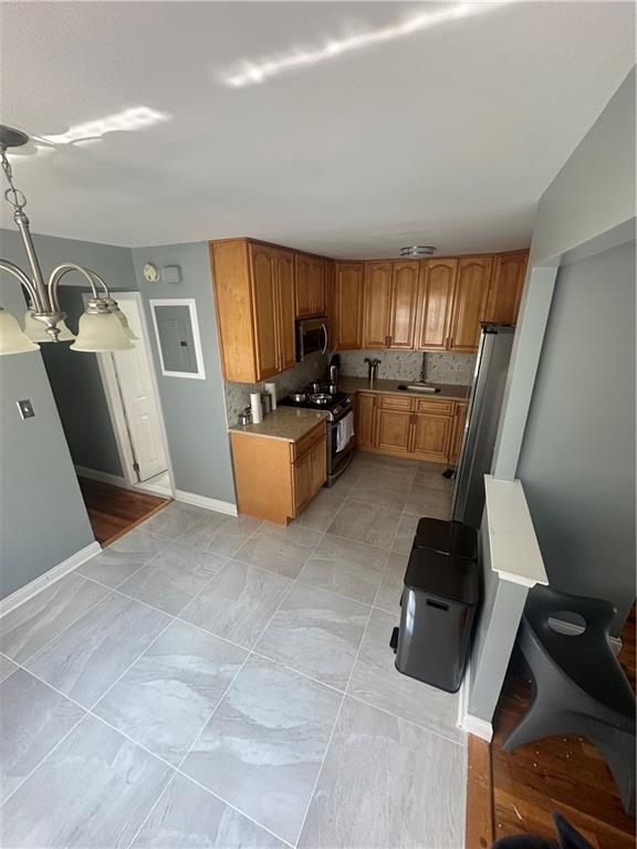 Foto del edificio - 642 E 80th St