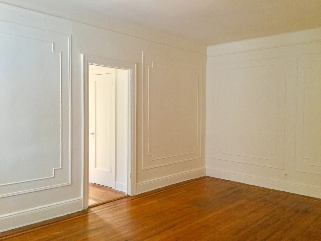 Foto principal - 45-37 47th St