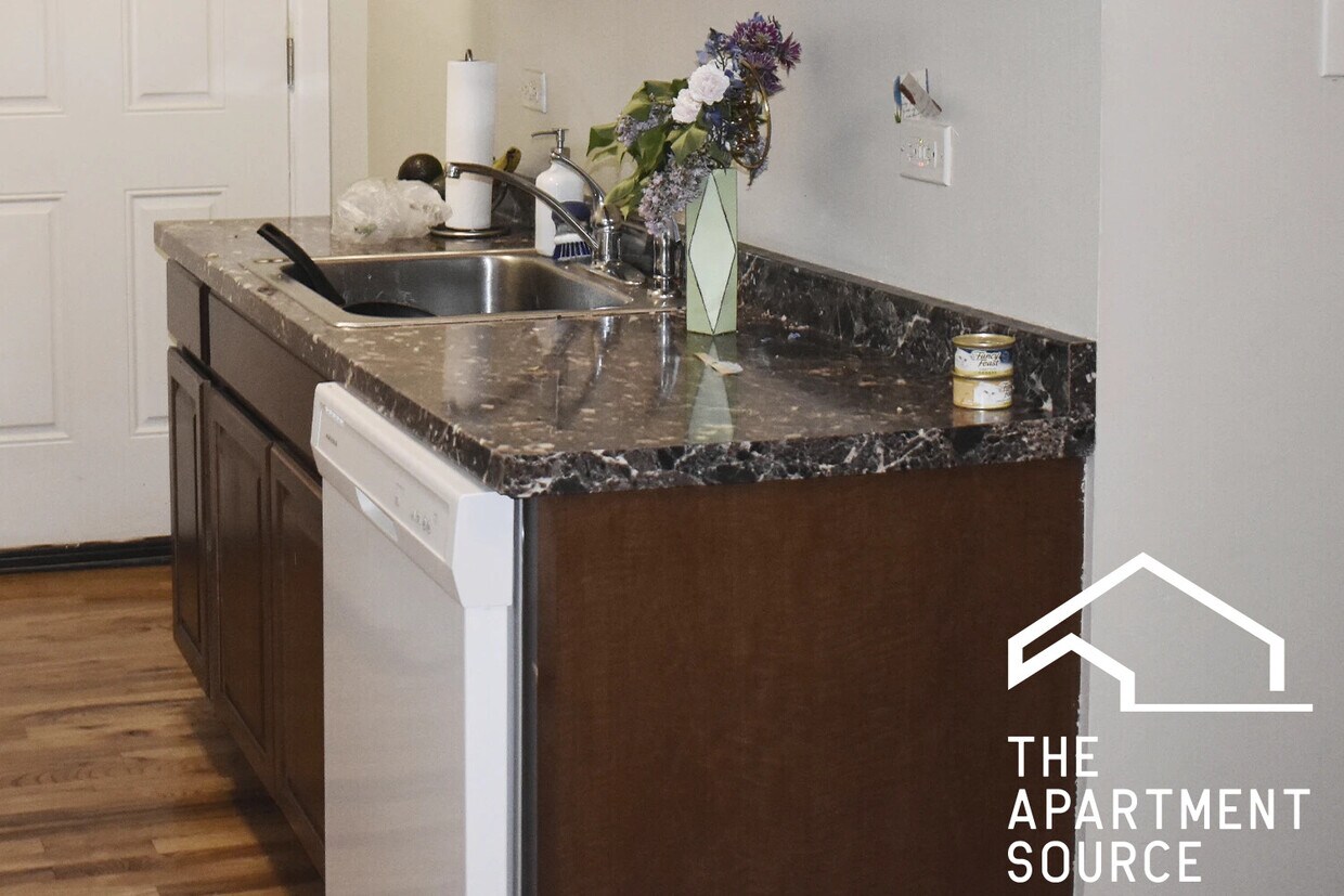 Foto principal - 536 1/2 W Cornelia Ave