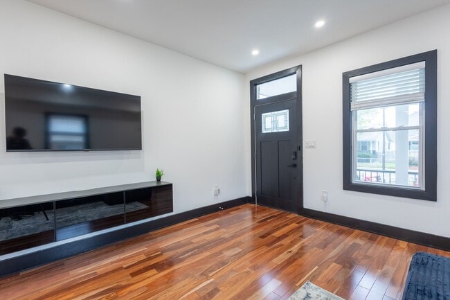 Building Photo - Newly Renovated 4 BR/3.5 BA Detached Home ...