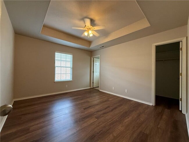 Building Photo - 662 Appleridge Dr