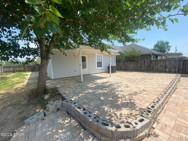 Foto del edificio - 5302 E 7th St