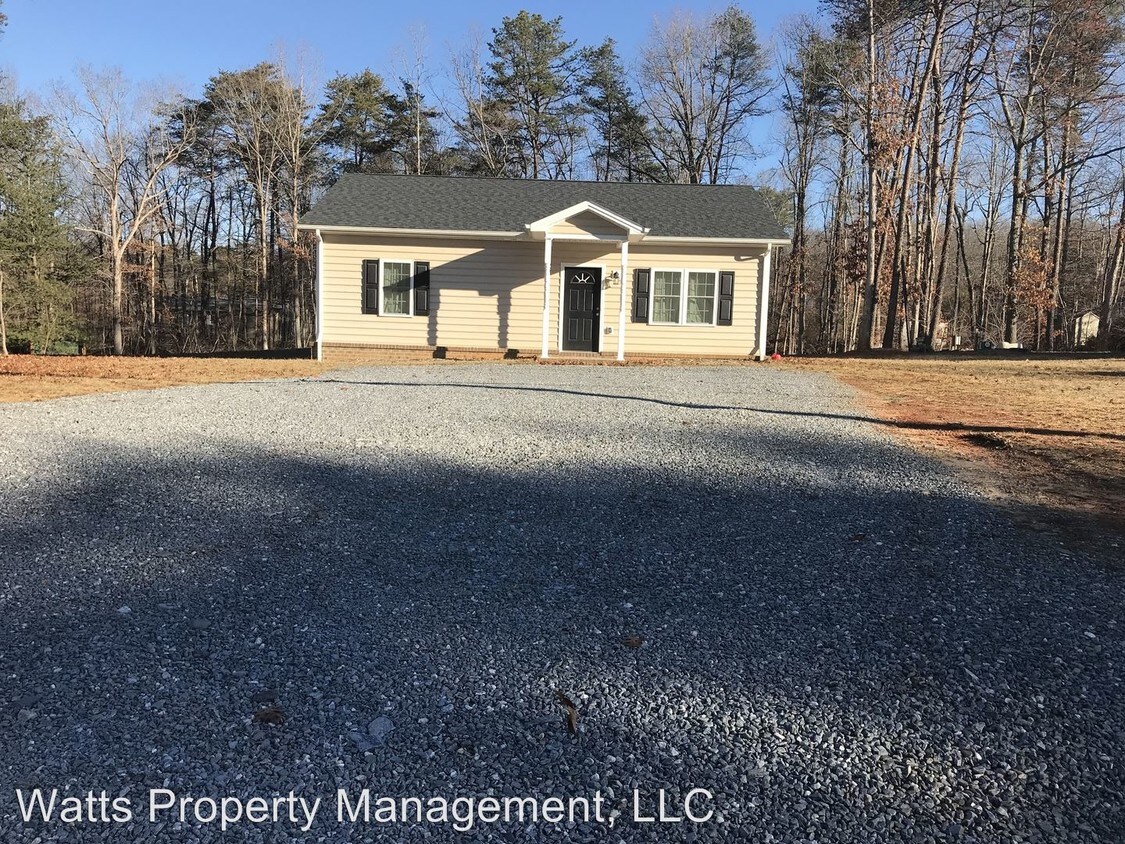 Primary Photo - 257 Candlers Mountain Rd