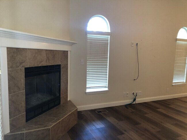 Building Photo - 5927 S Wallflower Pl