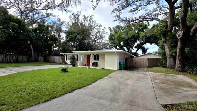Photo - 1610 Valencia St (Clearwater, FL) House