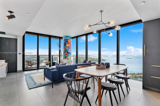 Foto del edificio - 650 NE 32nd St