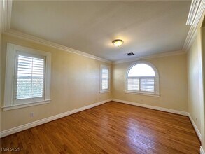 Building Photo - 271 Tayman Park Ave