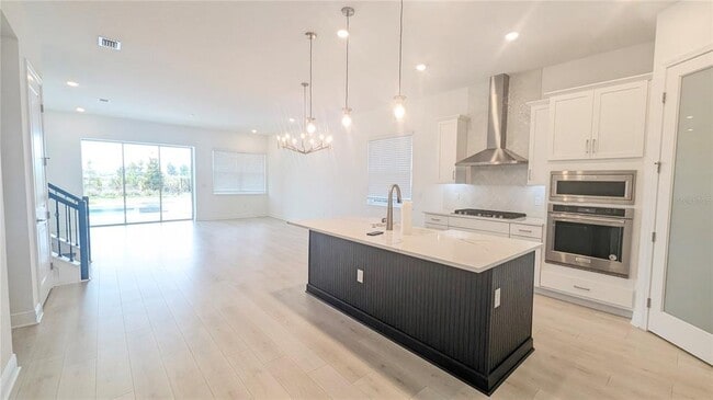 Building Photo - 15614 Vetta Dr