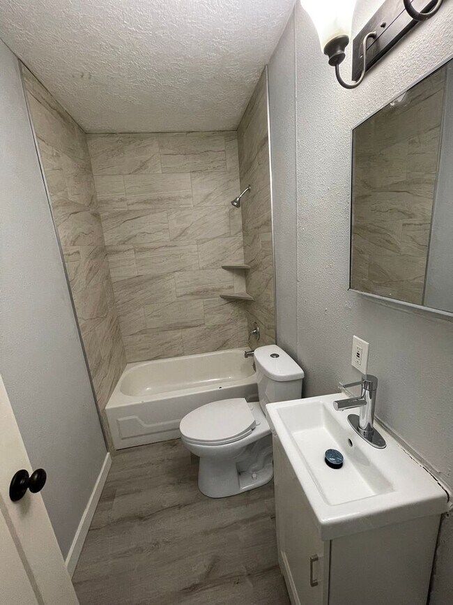 Foto del edificio - 2 Bedroom 1 Bathroom House
