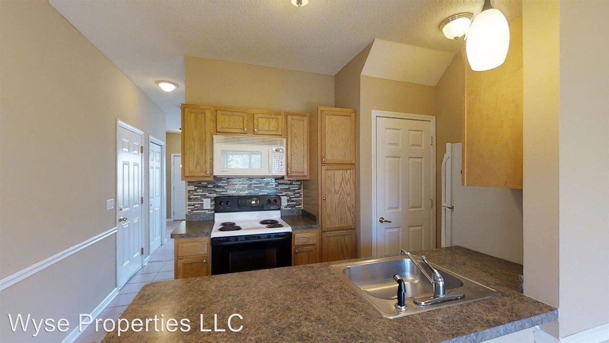 Holly's Vineyard 677 Skinnersville Rd, Amherst, NY 14228 Condo for