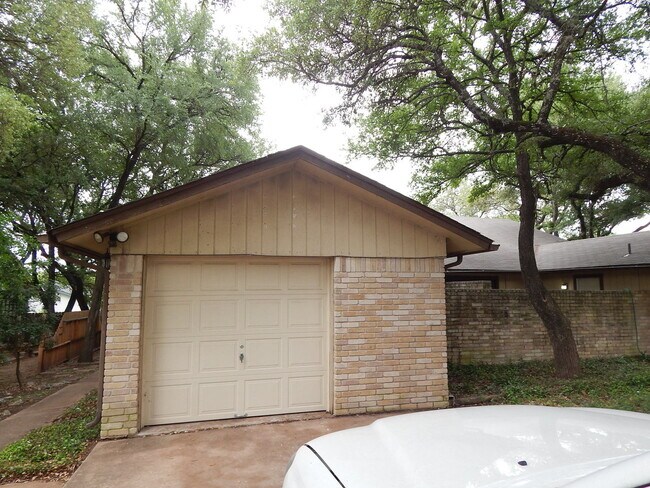 Foto del edificio - Gibbs Properties2 (9015 Sawtooth Ln)