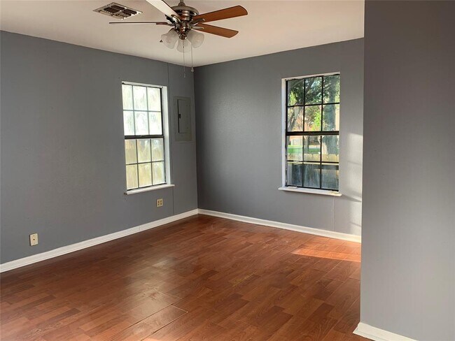 Foto del edificio - 8303 Wallis St