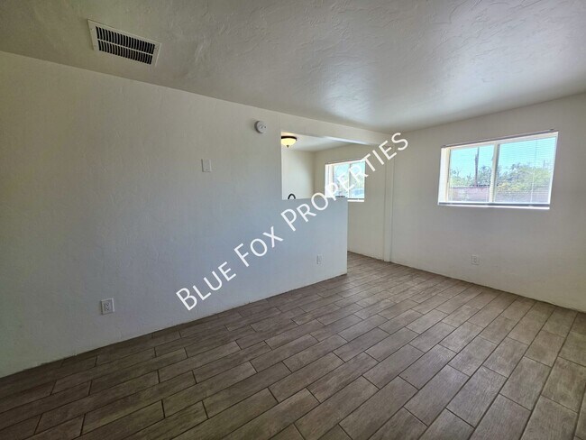 Building Photo - 3401 E Bermuda St