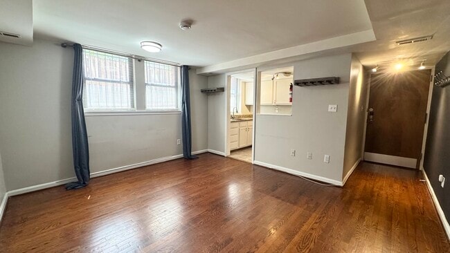 Building Photo - 1661 Park Rd NW