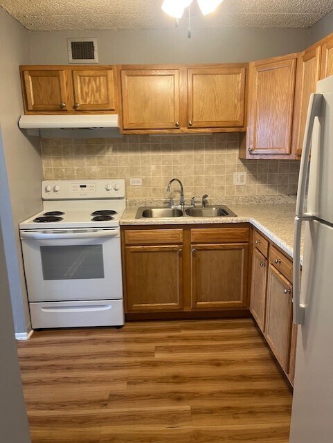 Building Photo - 9098 W Terrace Dr
