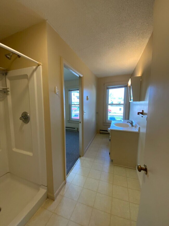 Foto del edificio - 37 Railroad Ave