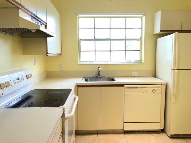 Building Photo - 720 Cypress Ln