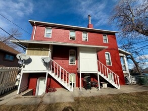 Building Photo - 200 Chaucer St