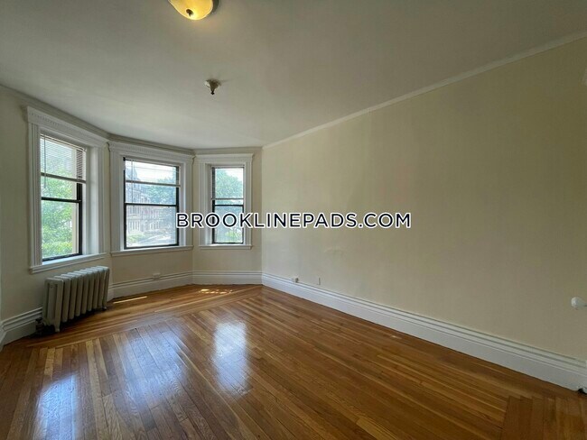 Building Photo - 1111 Beacon St.