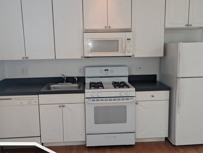 Foto del edificio - 4715 N Sheridan Rd