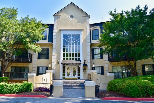 Entrada del edificio - 4217 Pine Heights Dr NE