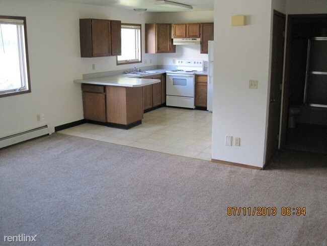 Building Photo - 3 br, 1 bath Apartment - Fishhook Apartments