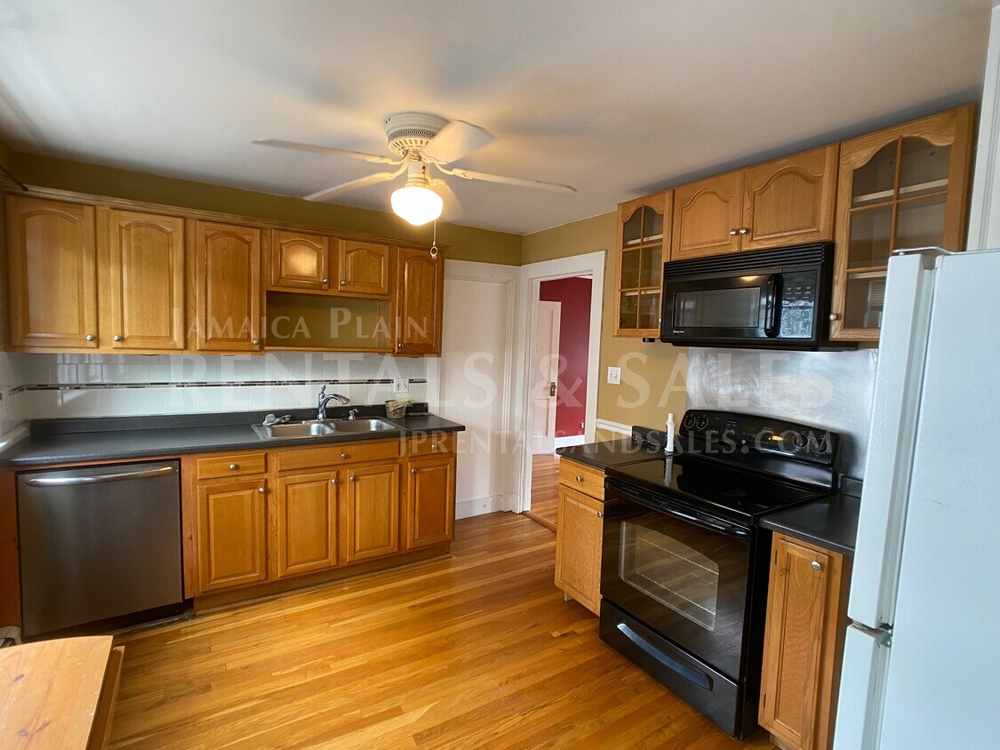 Primary Photo - 32 Waterman Rd
