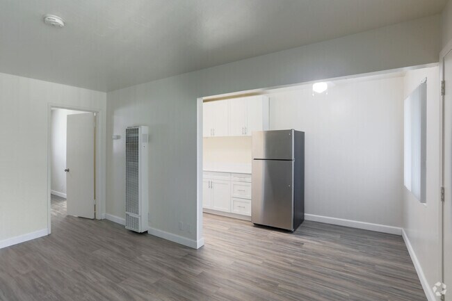 1 habitación, 1 baño - 435 pies cuadrados - Sala de estar - David Avenue