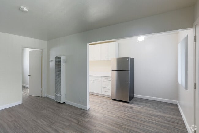 1BR,1BA - 435SF - Living Room - David Avenue