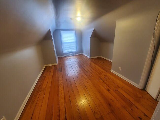 Foto del edificio - 7621 S Exchange Ave