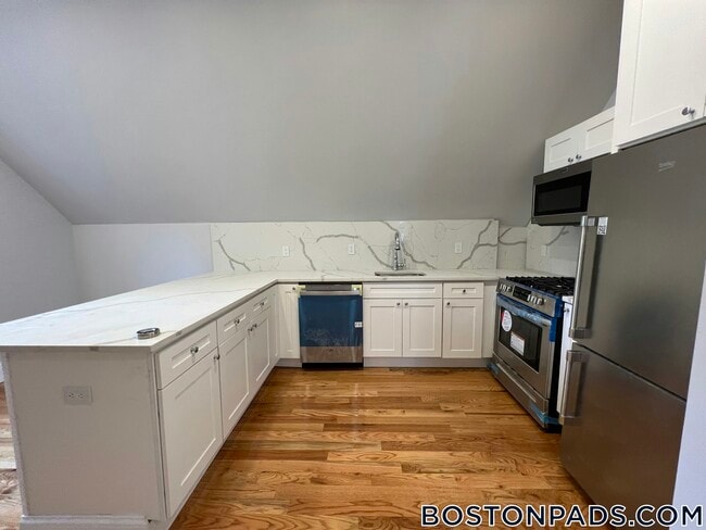 Building Photo - 158 Morrison Ave