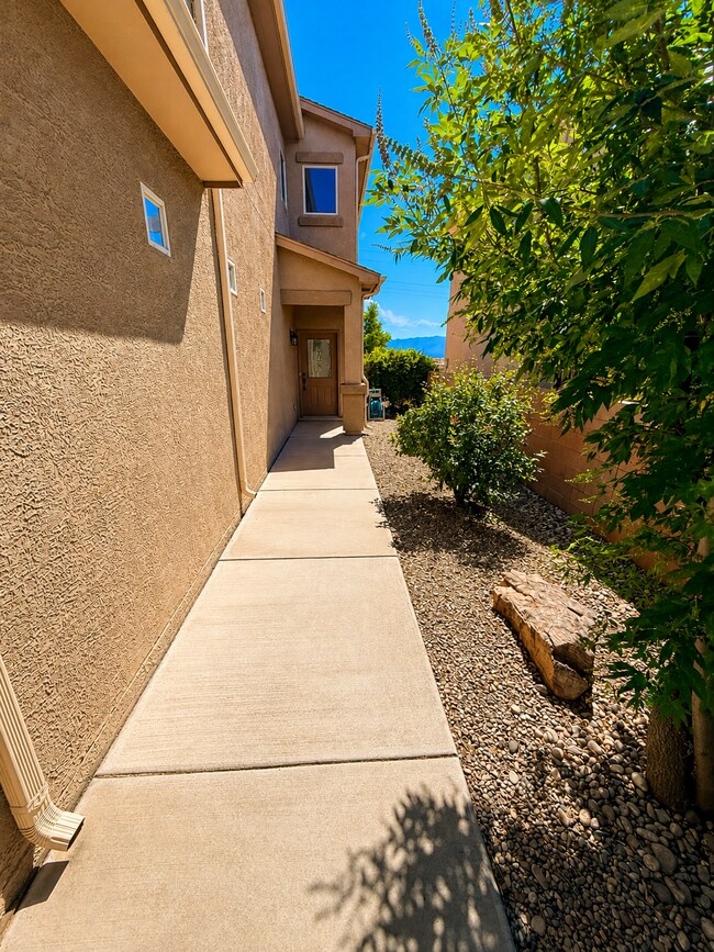 Foto del edificio - 8936 Mission Ridge Dr