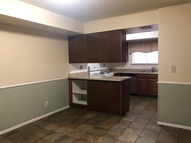 Foto del edificio - 823 Spyglass Ln