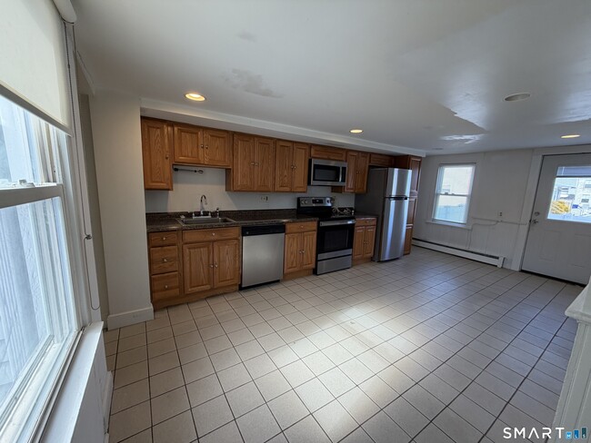 Building Photo - 57 Chapel St