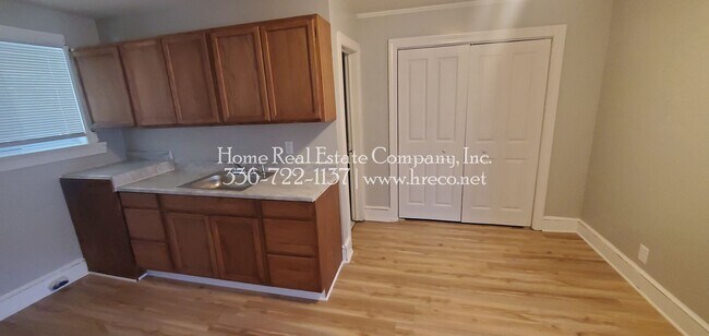 Foto del edificio - 1327 Cunningham St