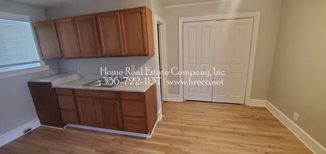 Building Photo - 1327 Cunningham St