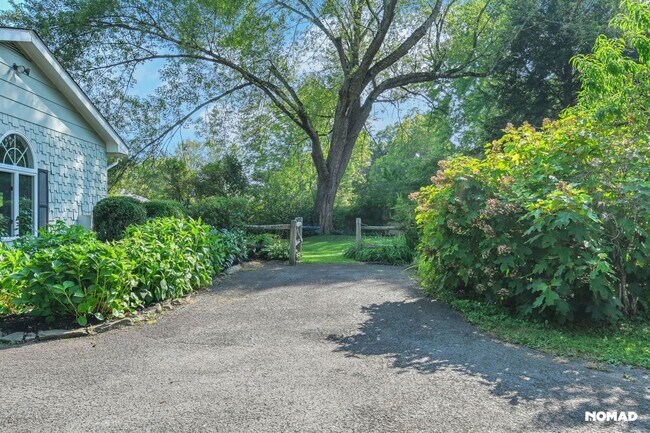 Building Photo - Airy Renovated Ranch in Stone Ridge