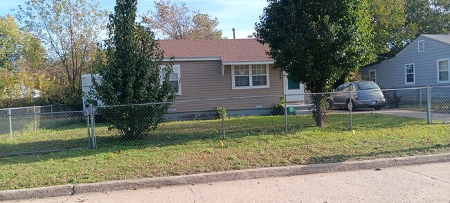 Foto del edificio - 548 E Woodrow St