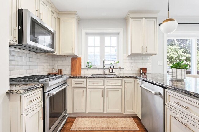 Building Photo - 60 Cleverly Ct