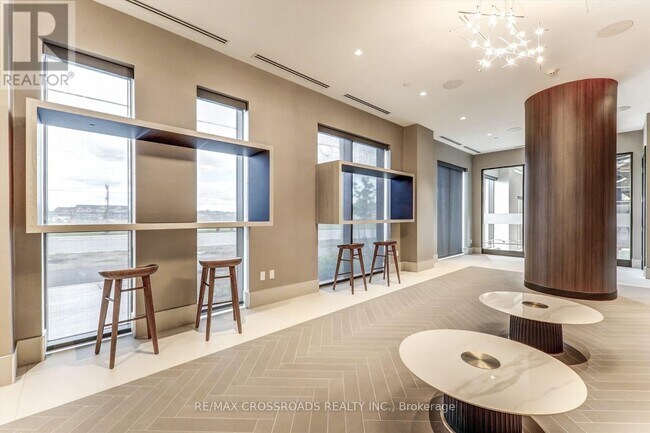 Photo du bâtiment - 2550 Simcoe St N