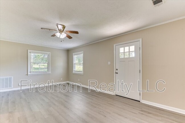 Foto del edificio - 924 Royalette Ave