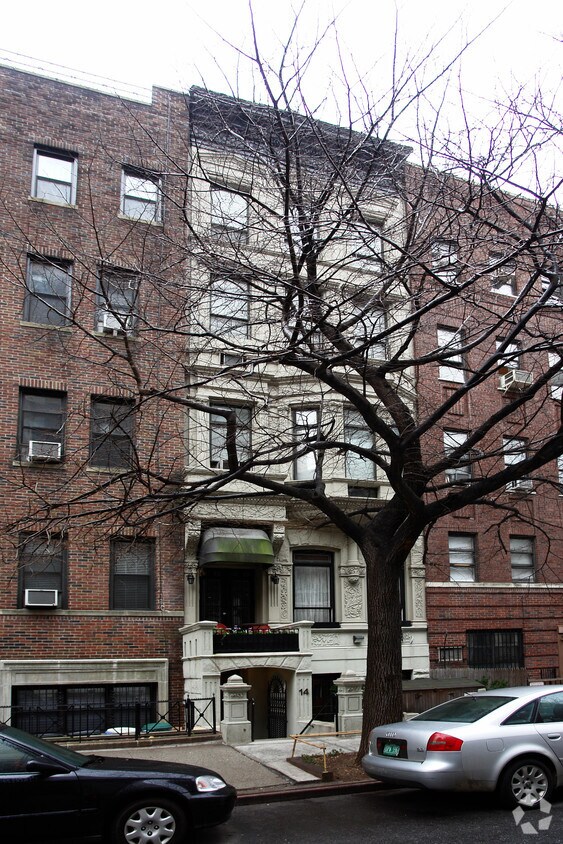 Building Photo - 14 W 75th St