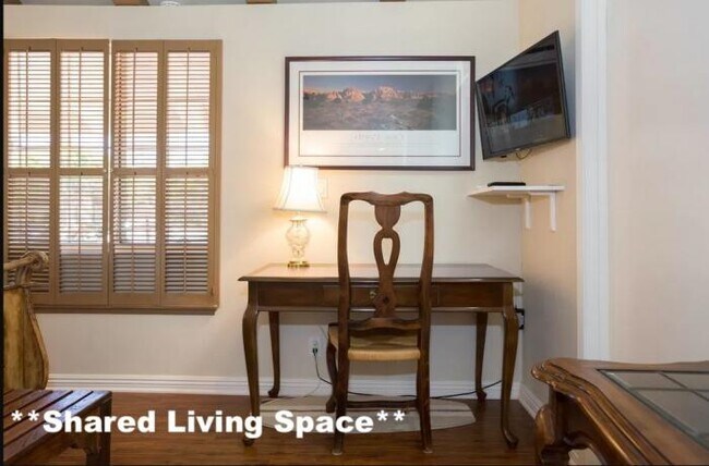 Building Photo - bedroom in Los Angeles CA 90025