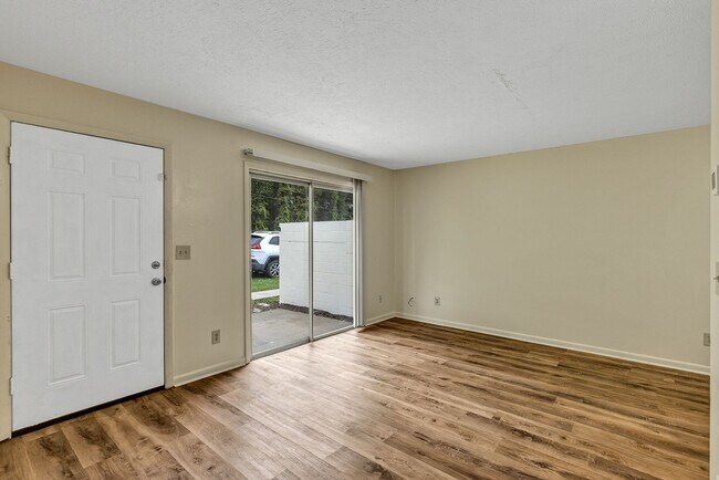 Foto del edificio - Charming 2-Bedroom Apartment for Rent – Great Location in Ocala! Deposit-Free Move-In Available!