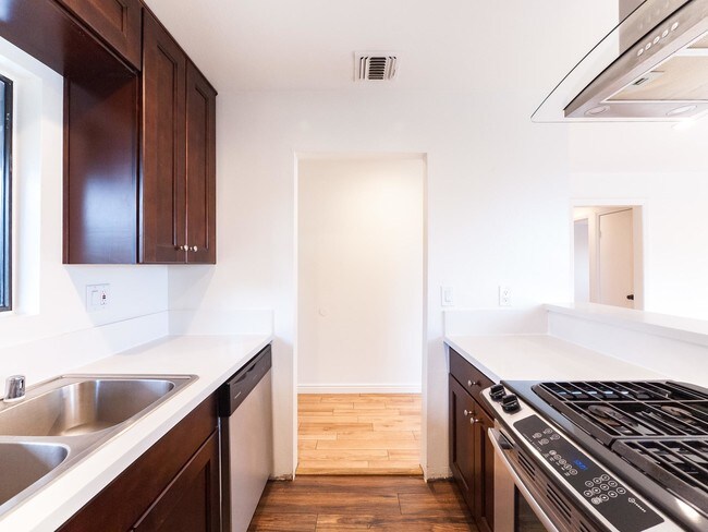 Building Photo - 2 bedroom in Granada Hills CA 91344